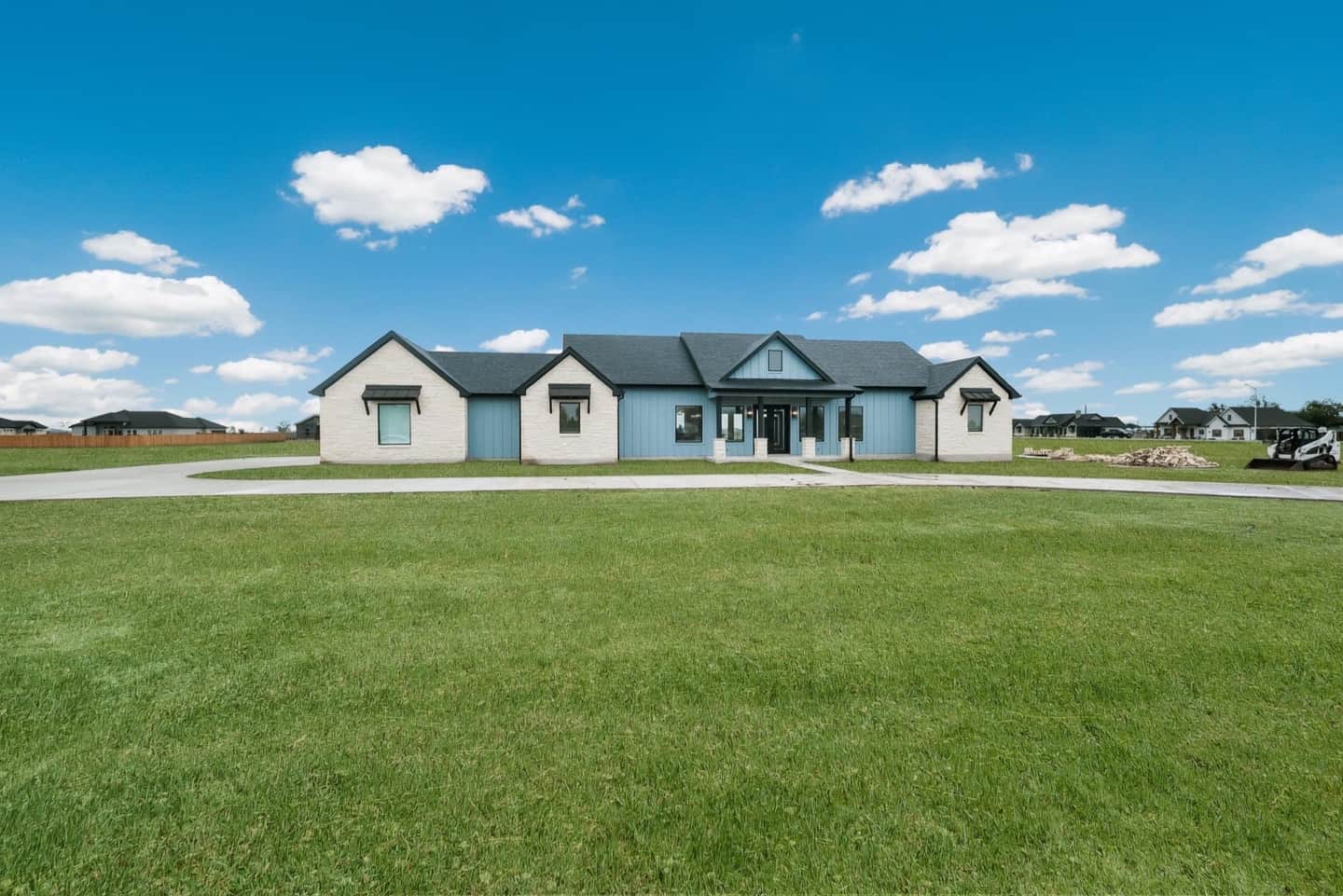 2111 Double Creek — Farmhouse